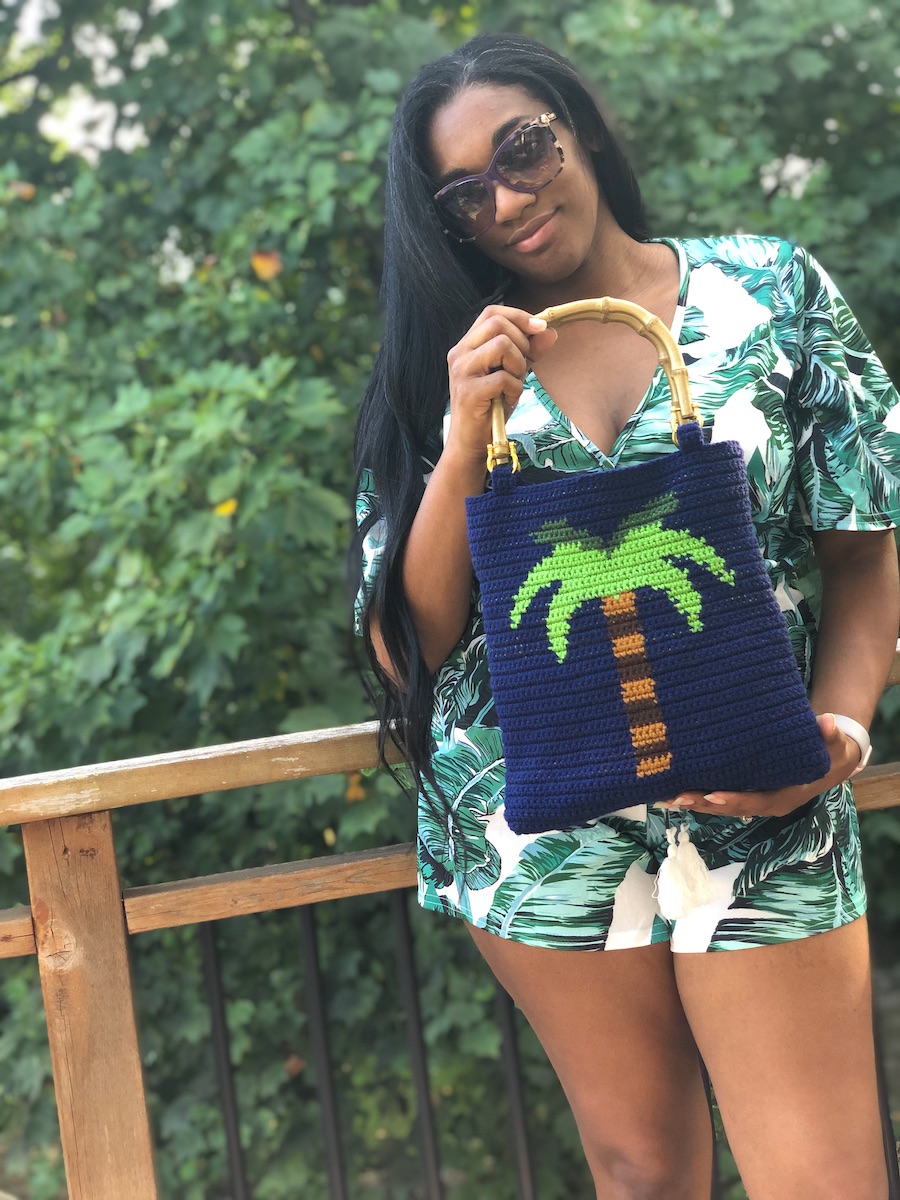Palm Tree Tapestry Bag is a free crochet pattern. The PDF includes a color chart too!